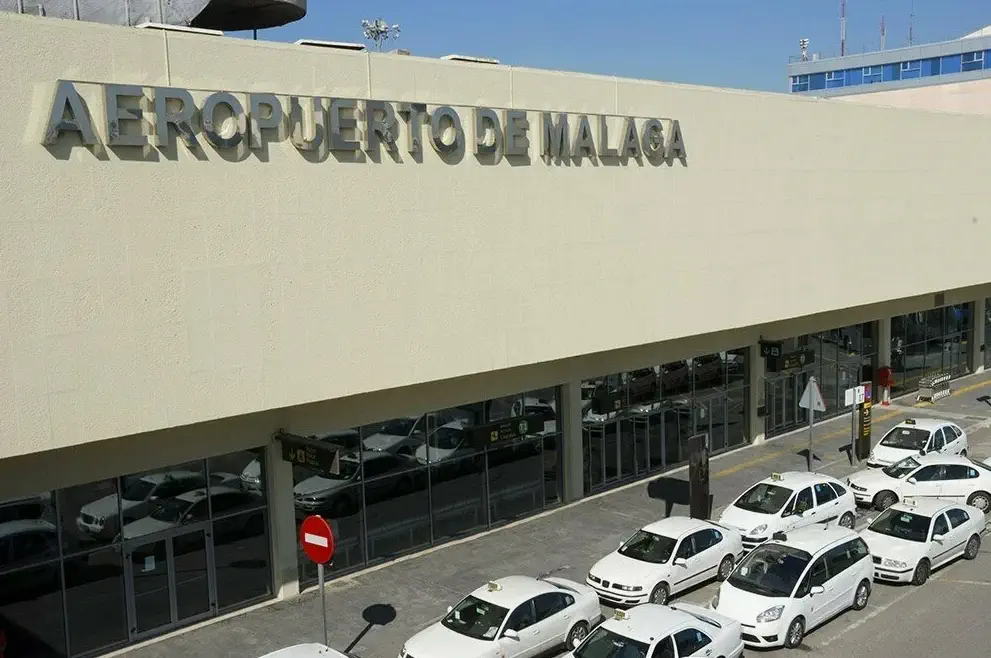 خدمات توصيل مطار ملقا