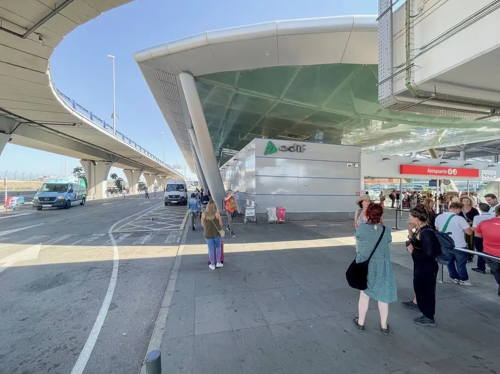 خدمات توصيل مطار ملقا