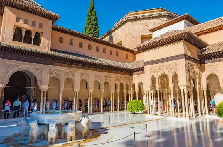 خدمة توفير بطاقات دخول قصر الحمرا