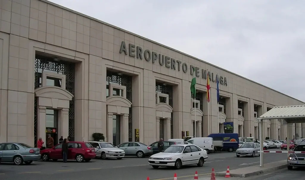 خدمة توصيل مطار ملقا